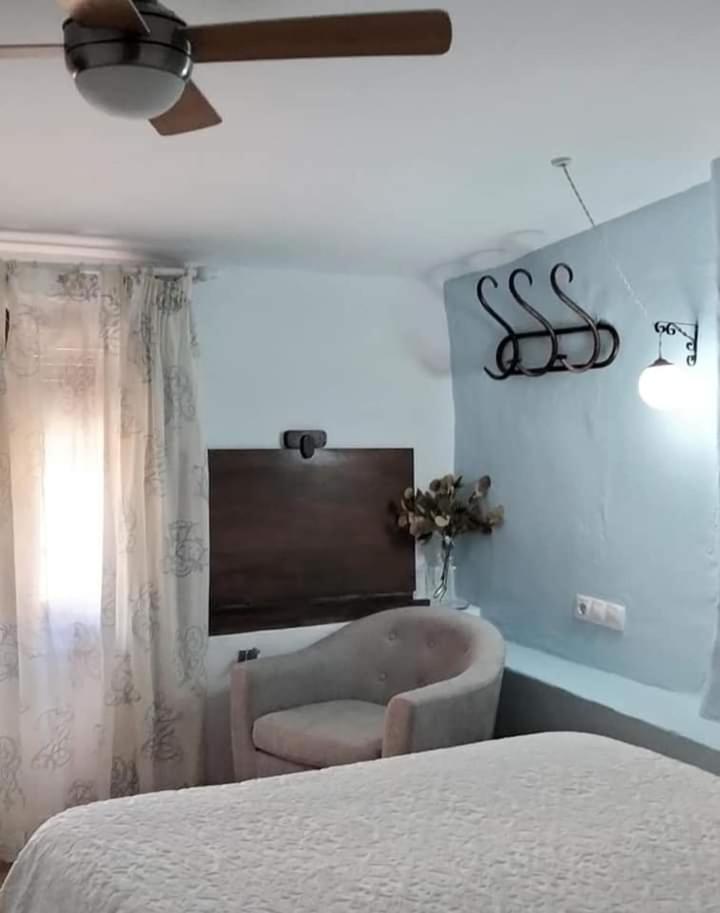 Hostal Los Aromas Вилена Екстериор снимка